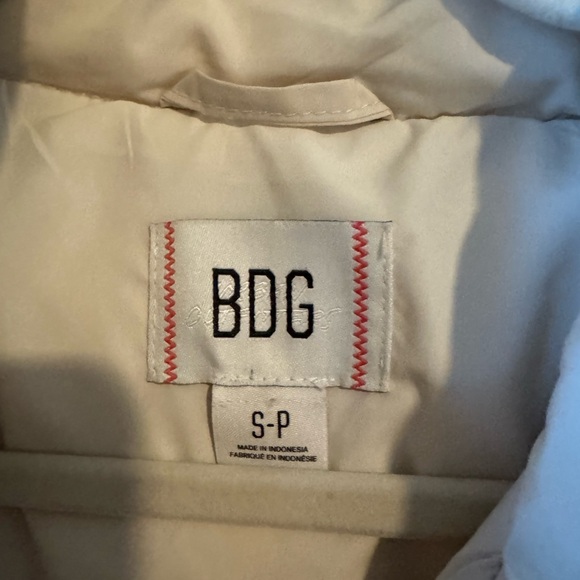 BDG Cream Puffer Vest - Picture 2 of 2